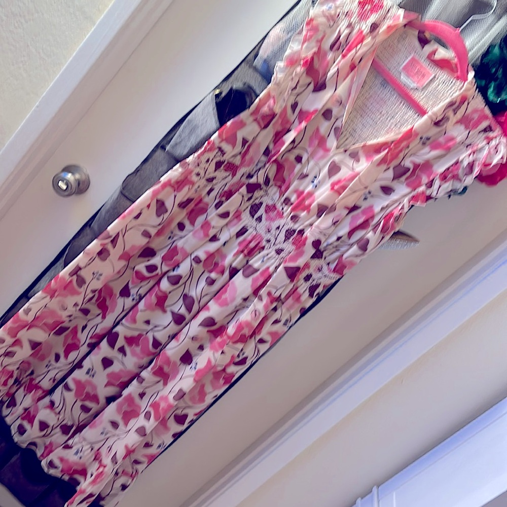 Kate Spade dress. Like NEW! Feminine. 100% silk dress. 100% polyester lining.
